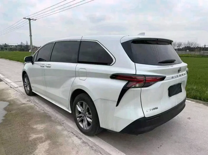 丰田塞纳 内饰前排