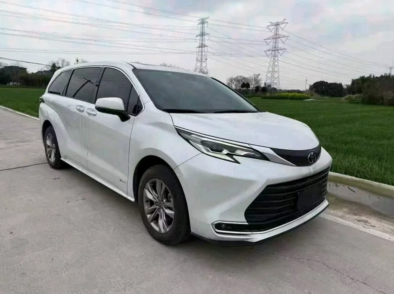 丰田塞纳 正面外观三