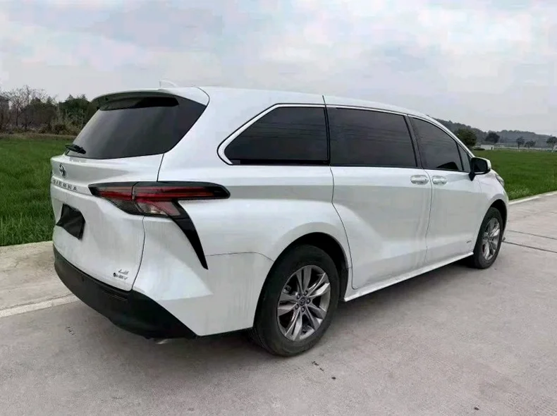 丰田塞纳 驾驶室