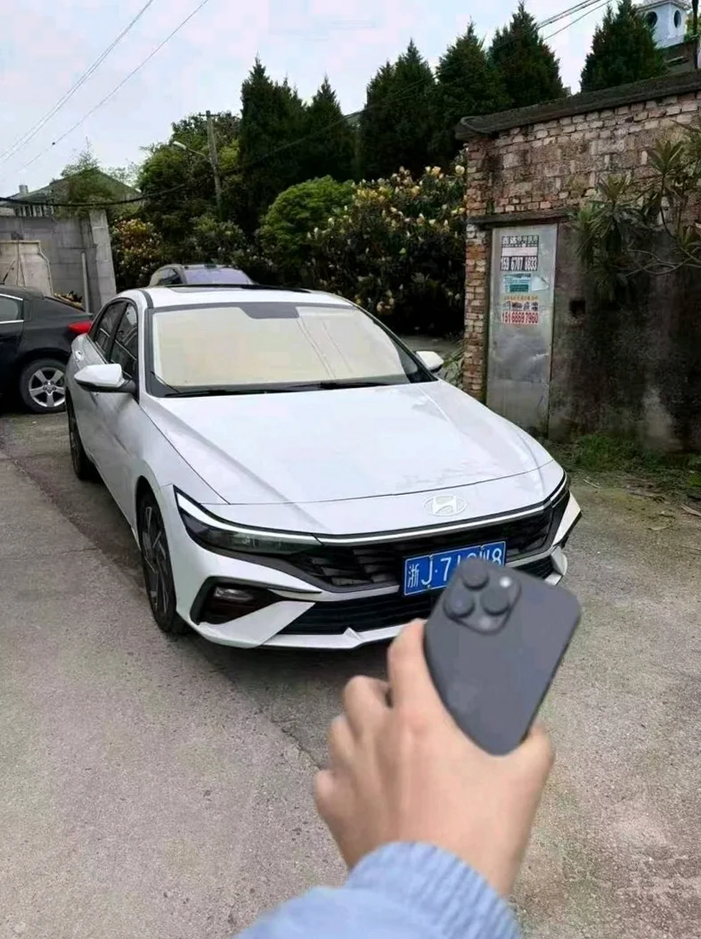 现代伊兰特 后面外观一