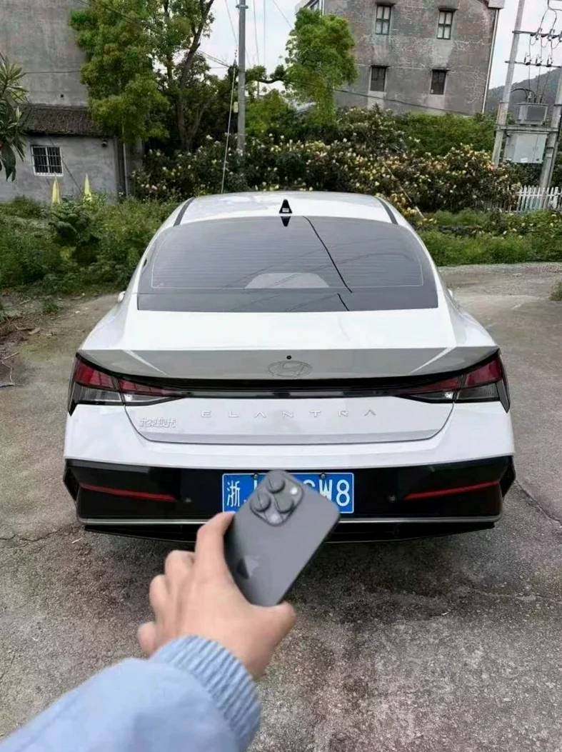 现代伊兰特 正面外观三