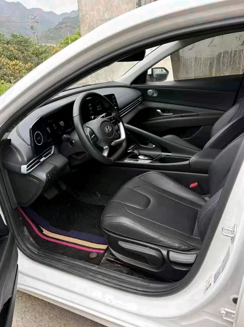 现代伊兰特 正面外观二