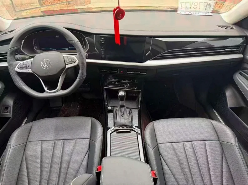 大众帕萨特 后面外观一