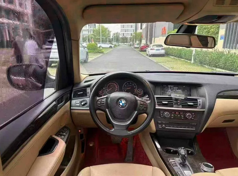 宝马X3 后面外观三