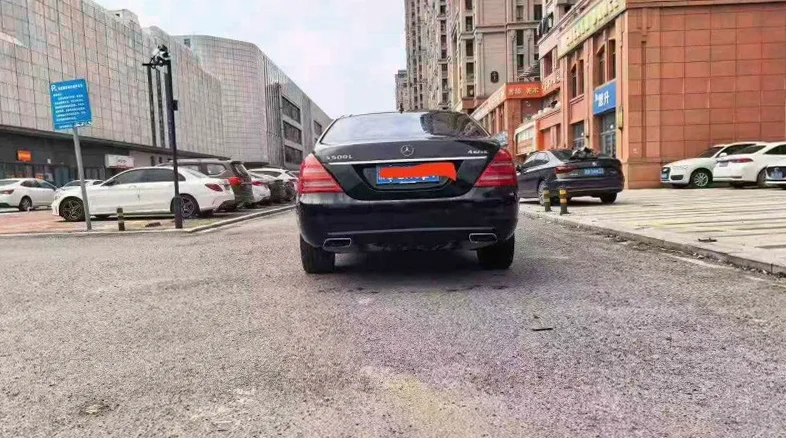 奔驰S 内饰后排