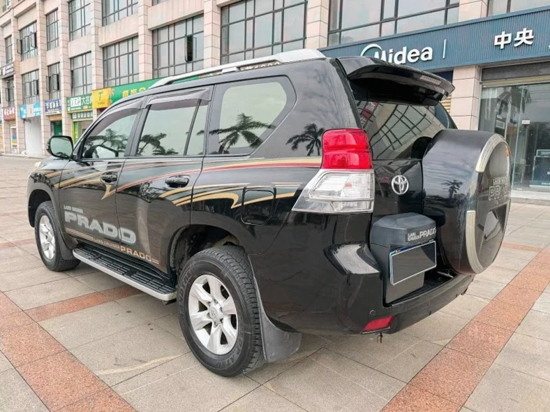 丰田普拉多 内饰前排