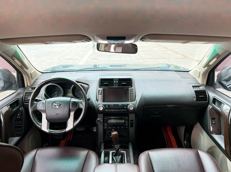 丰田普拉多 后面外观三