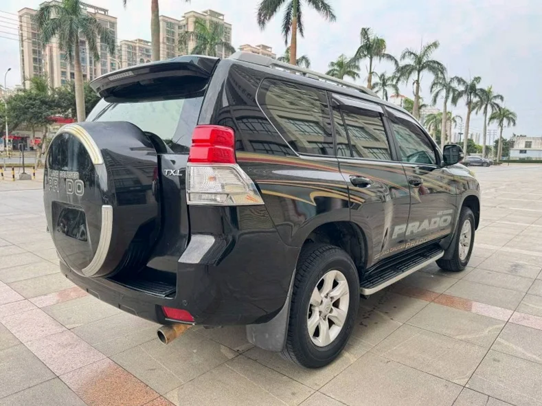 丰田普拉多 驾驶室