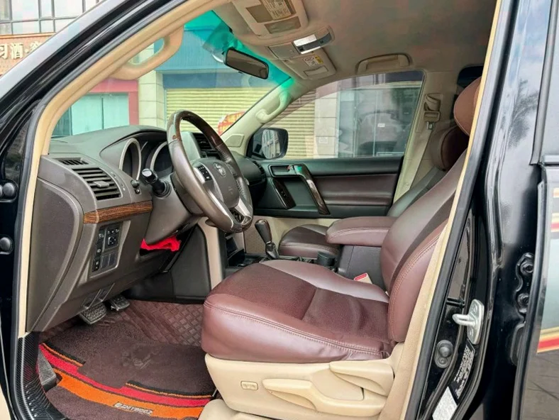 丰田普拉多 后面外观二