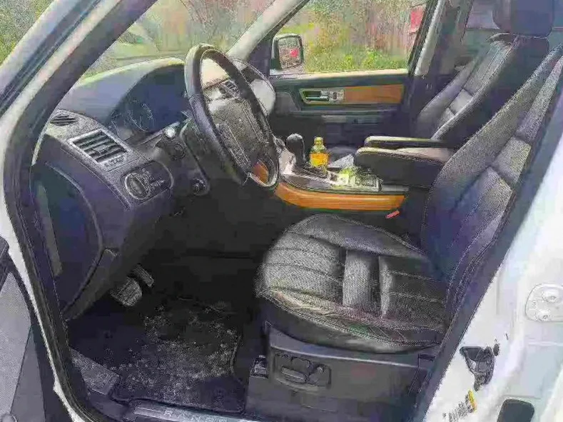 路虎揽胜运动 内饰后排