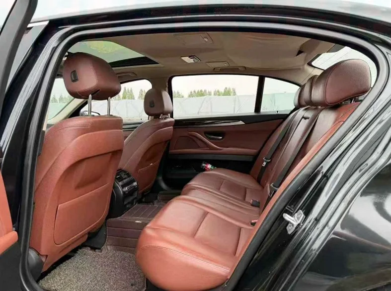 宝马5系 后面外观一