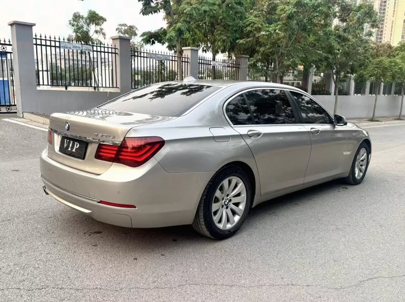 宝马7系 后面外观二