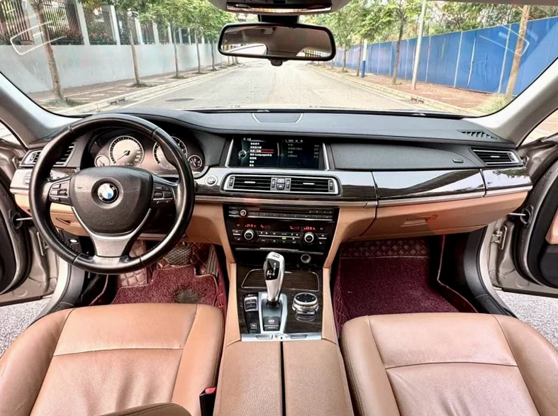 宝马7系 驾驶室
