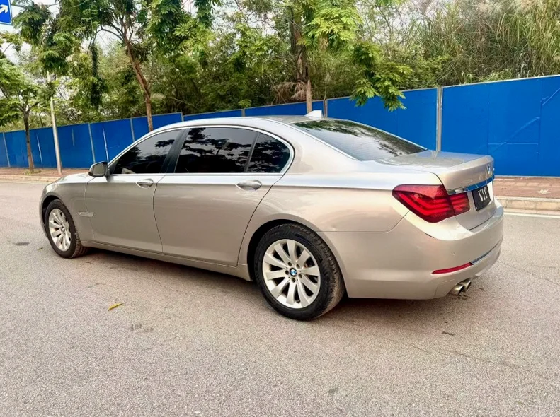 宝马7系 正面外观三