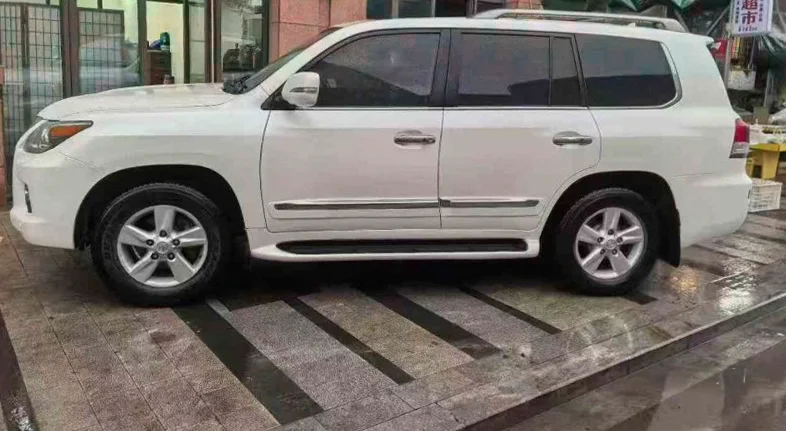 雷克萨斯LX 正面外观二