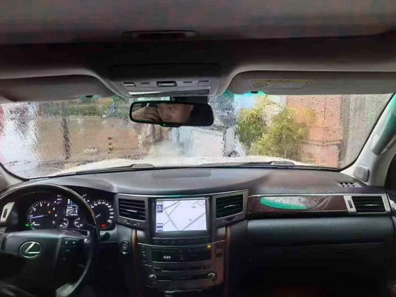 雷克萨斯LX 后面外观一