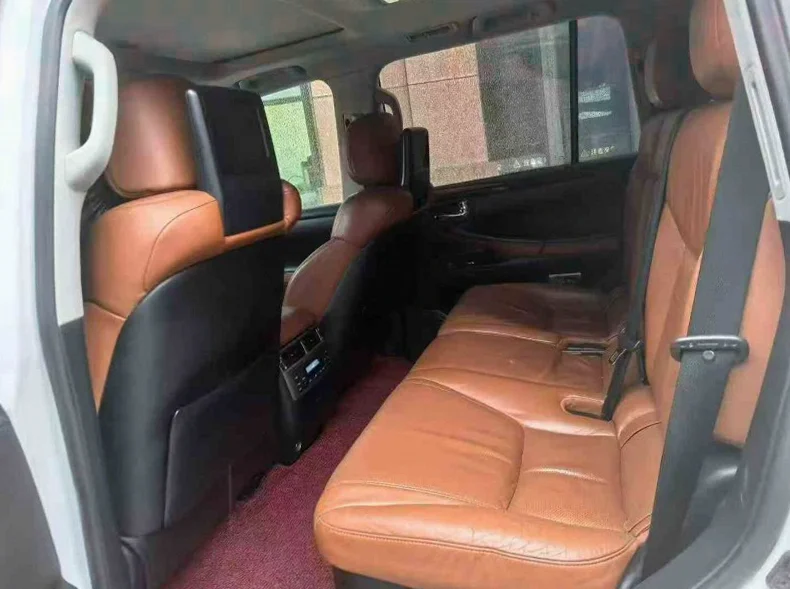 雷克萨斯LX 正面外观三