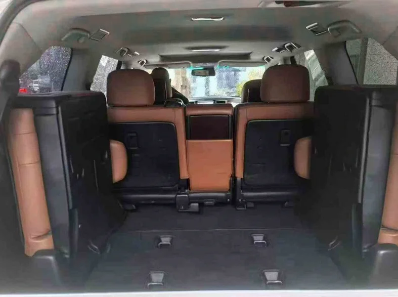 雷克萨斯LX 内饰后排