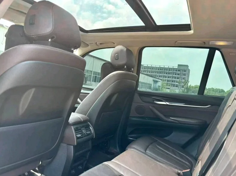 宝马X5 内饰前排