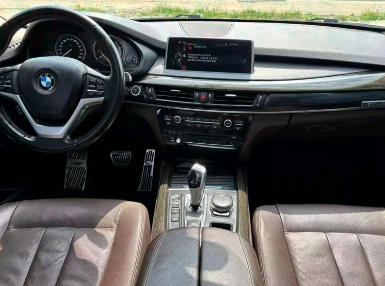 宝马X5 内饰后排