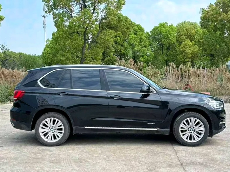 宝马X5 后面外观三