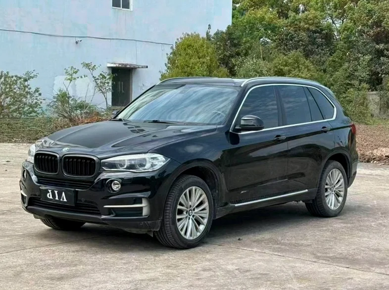 宝马X5 正面外观三