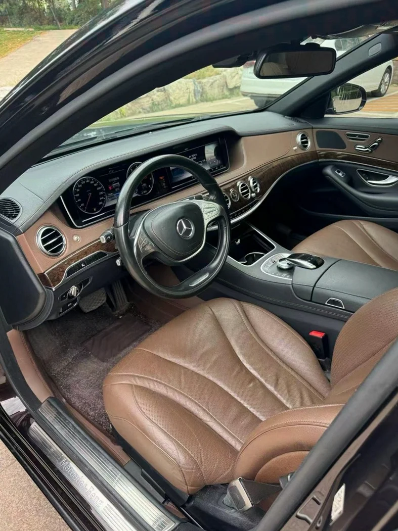 奔驰S 后面外观二