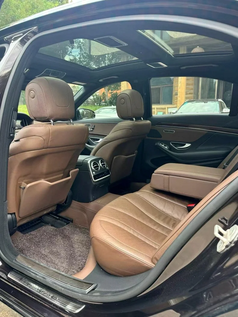 奔驰S 内饰前排