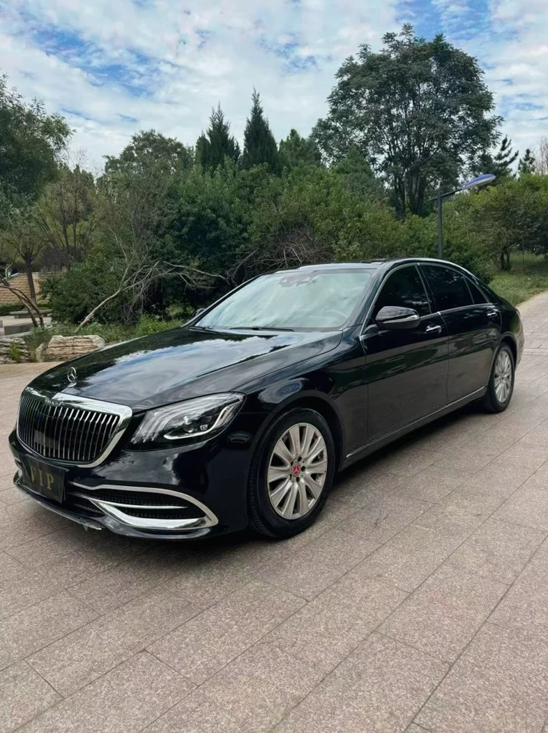 奔驰S 正面外观二