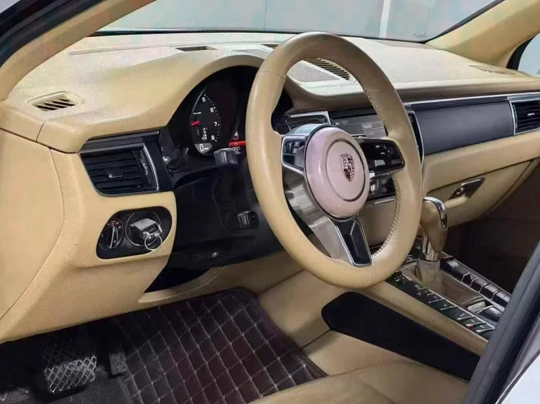 保时捷Macan 后面外观三