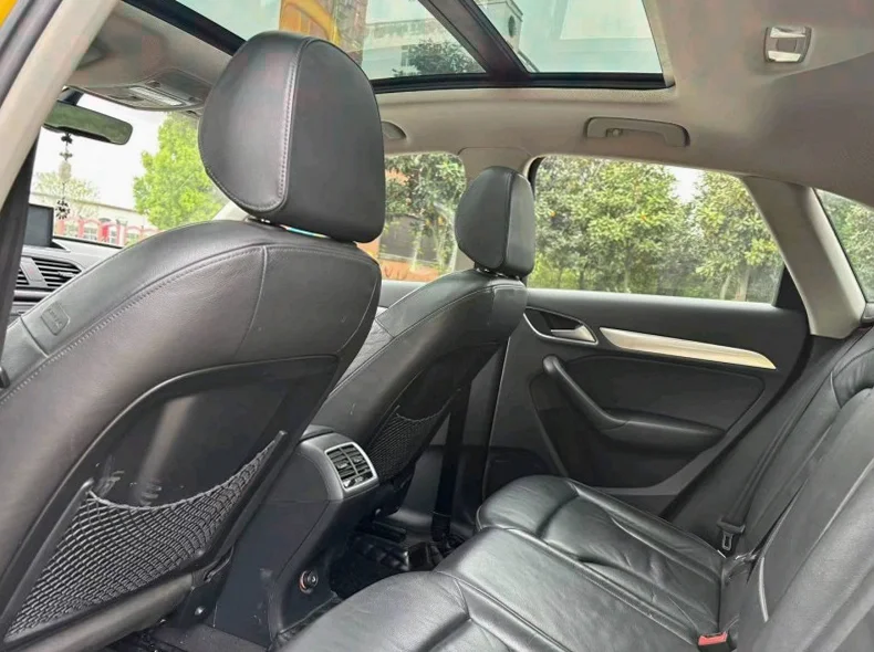 奥迪Q3 内饰后排