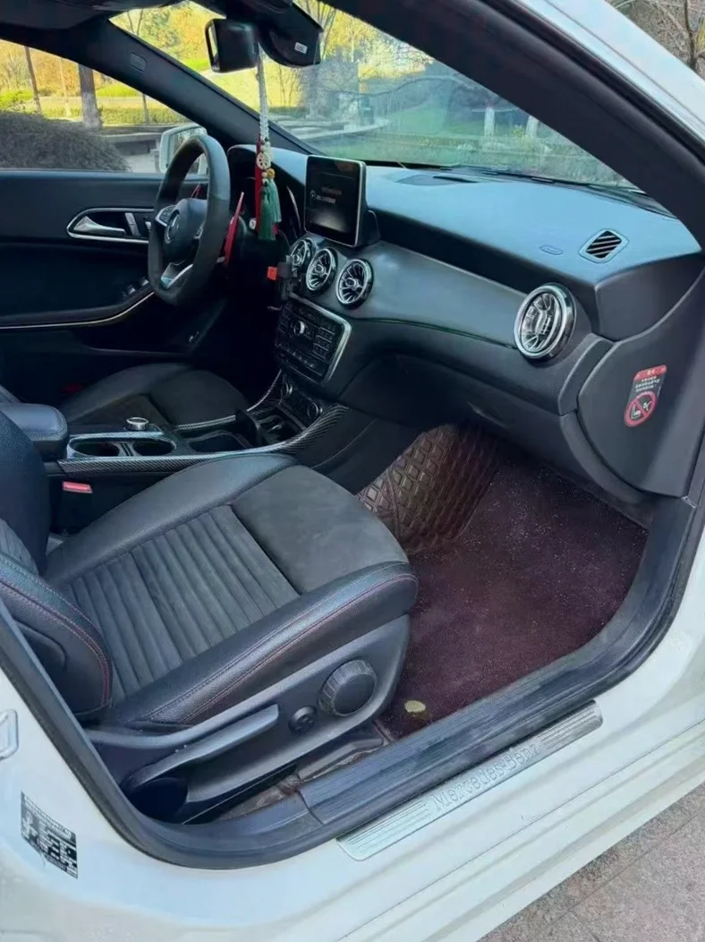 奔驰CLA 后面外观二