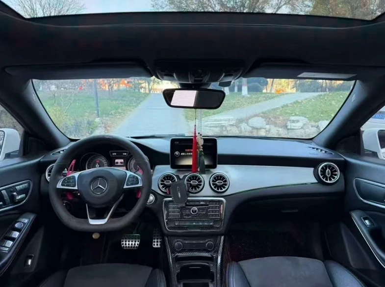 奔驰CLA 内饰前排