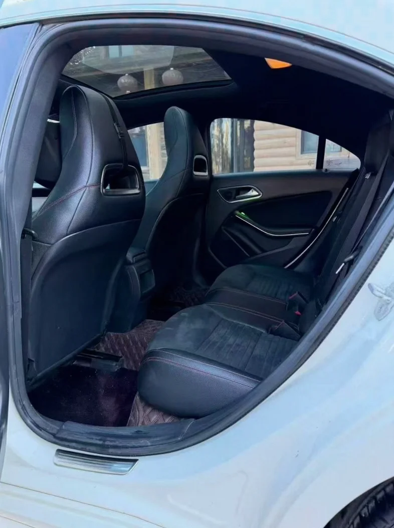 奔驰CLA 后面外观三