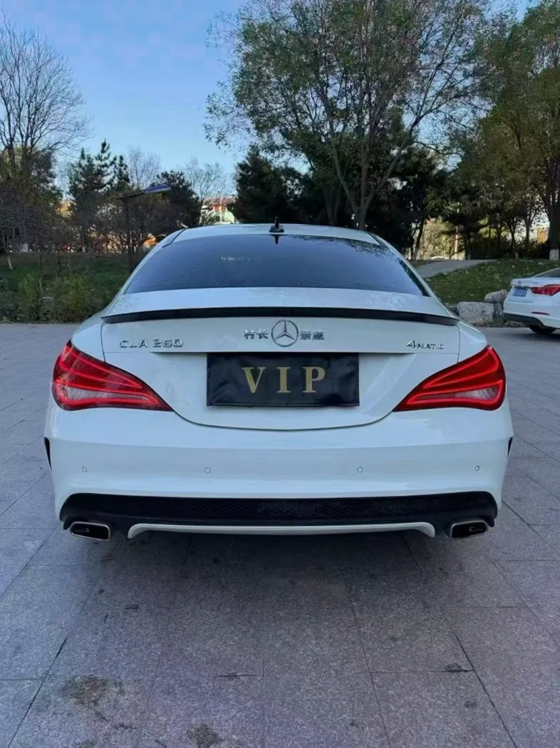 奔驰CLA 内饰后排