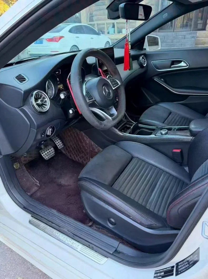 奔驰CLA 后面外观一