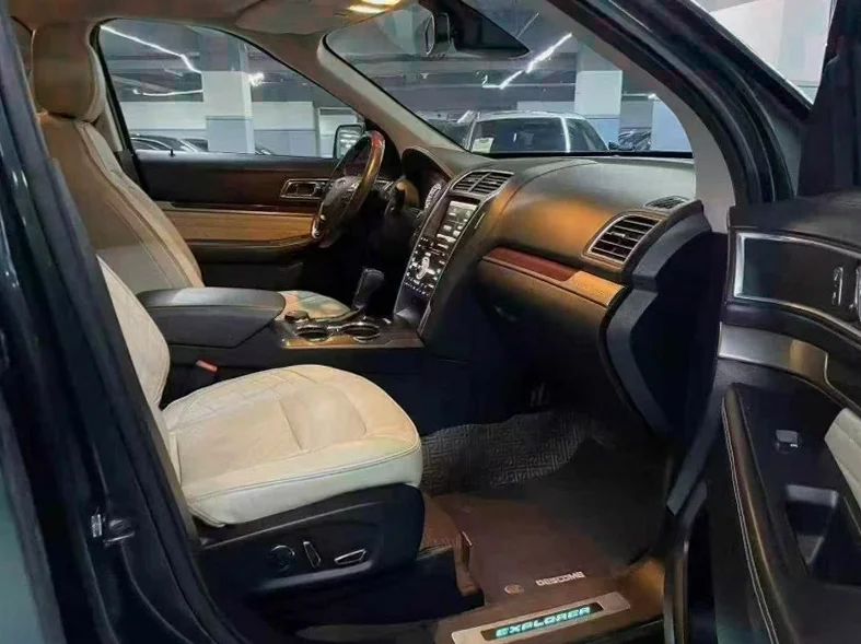 福特探险者 内饰前排