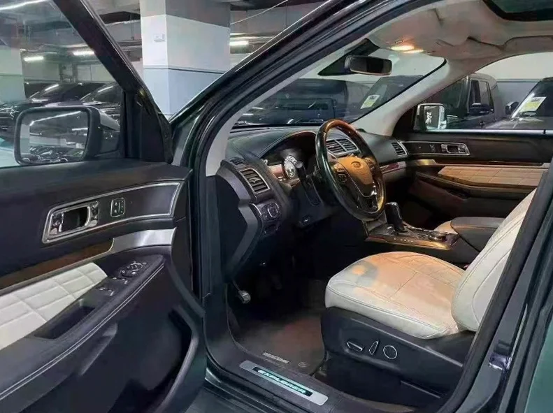 福特探险者 后面外观一