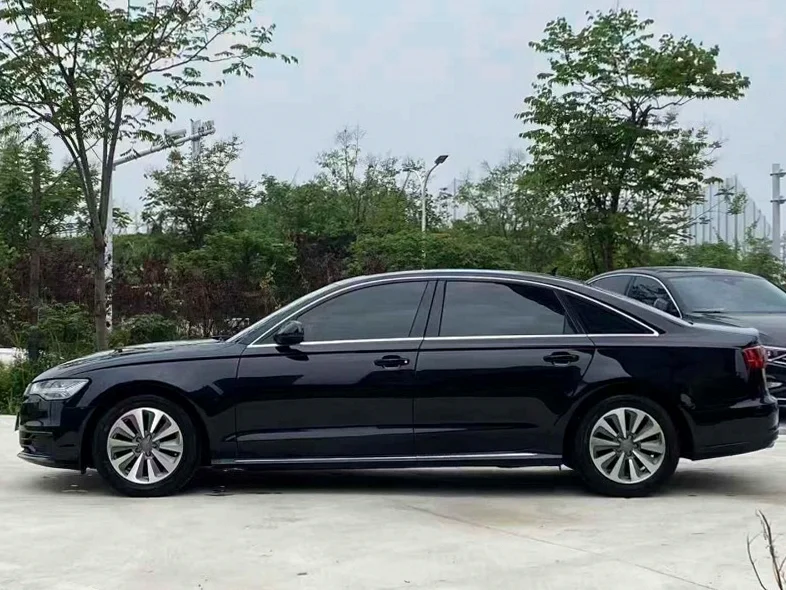 奥迪A6L 内饰后排