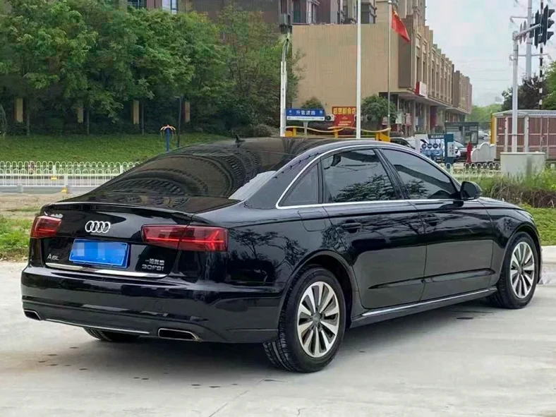 奥迪A6L 内饰前排