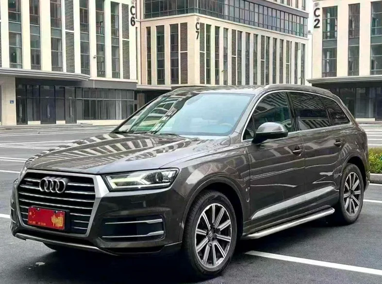 奥迪Q7 正面外观二