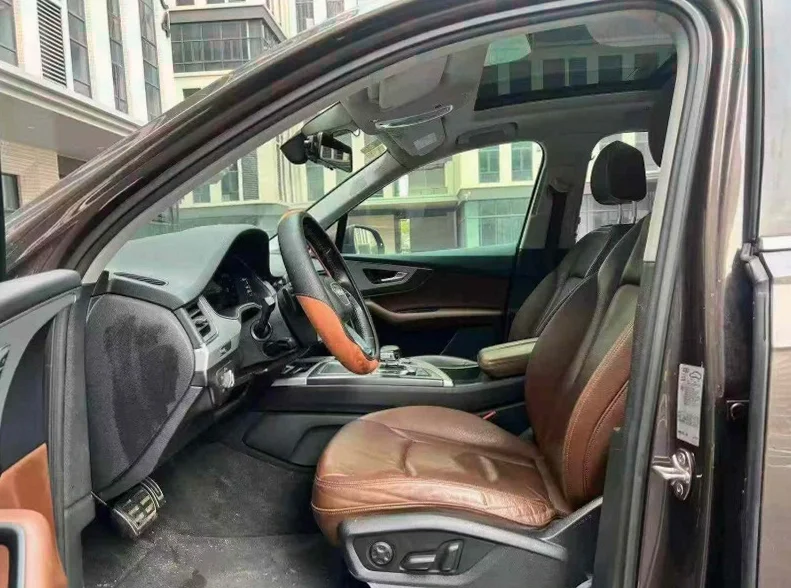 奥迪Q7 后面外观一