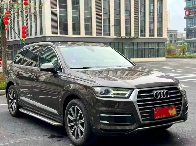 奥迪Q7 正面外观三