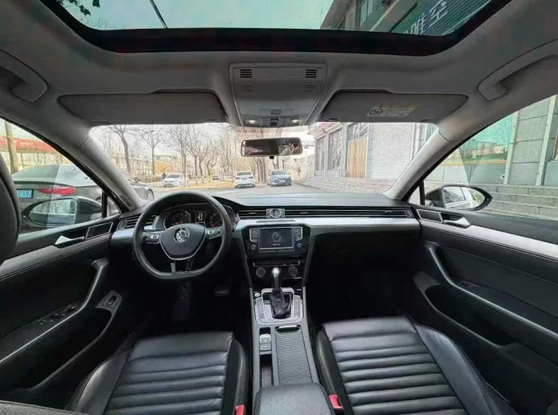 大众迈腾 后面外观一