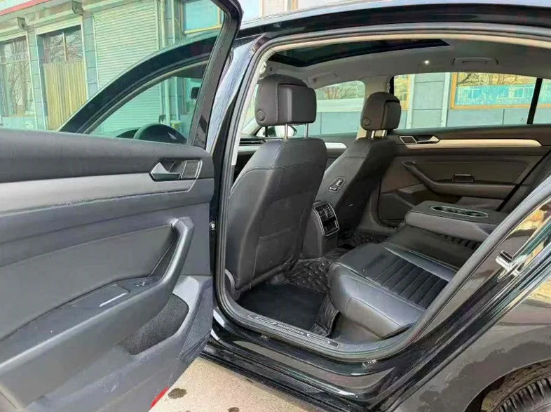 大众迈腾 后面外观三