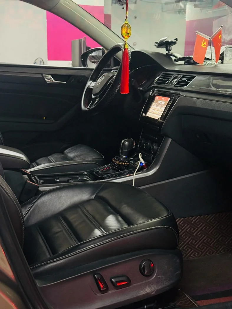 大众帕萨特 内饰前排