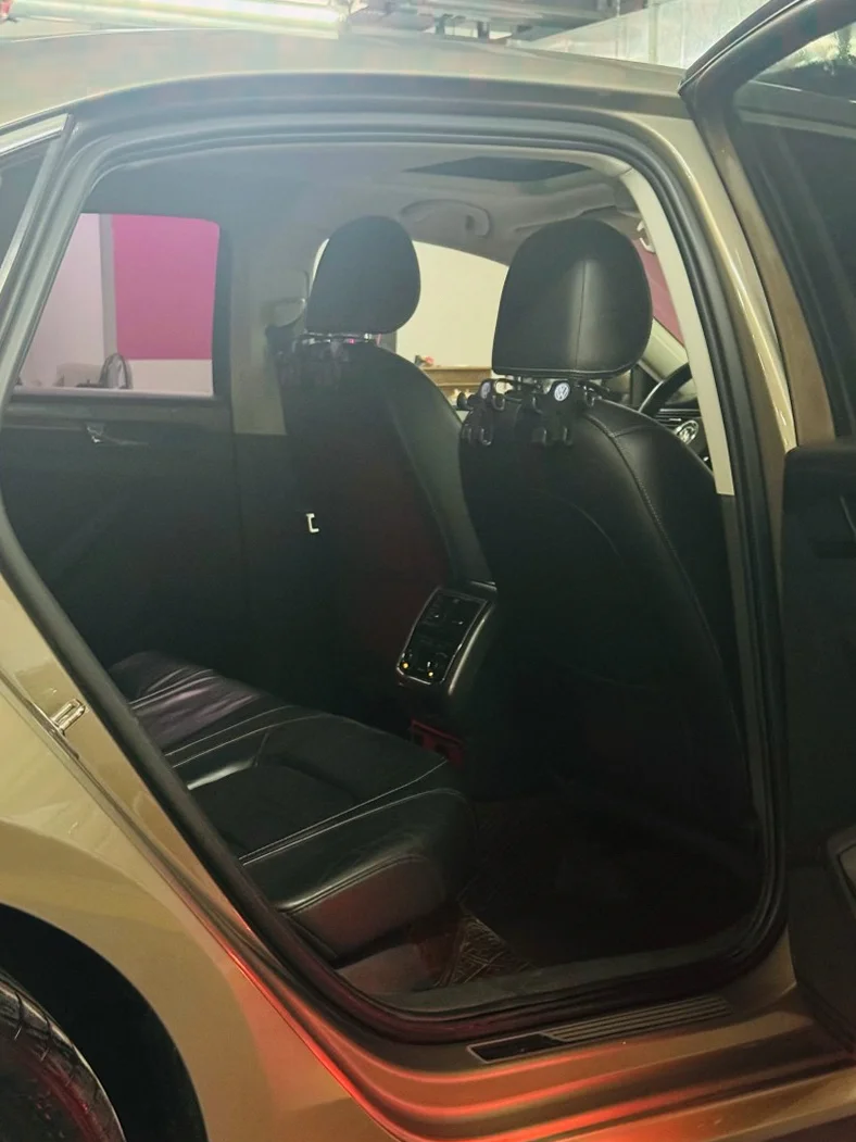 大众帕萨特 内饰后排