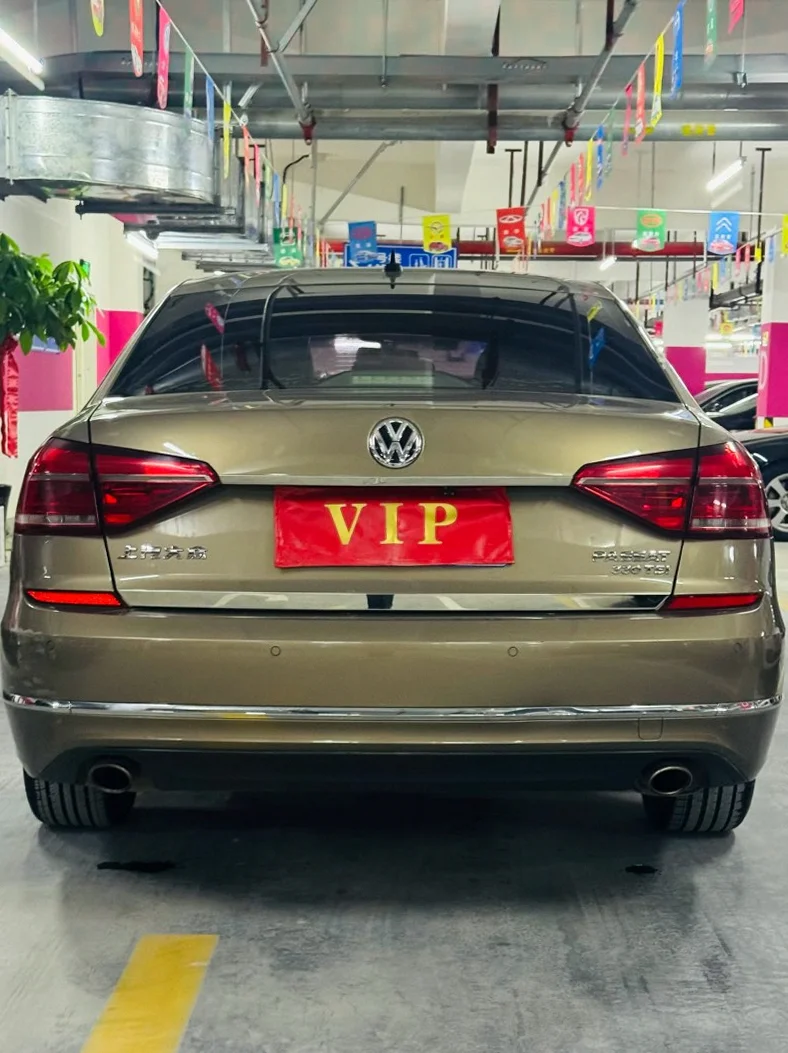 大众帕萨特 后面外观一