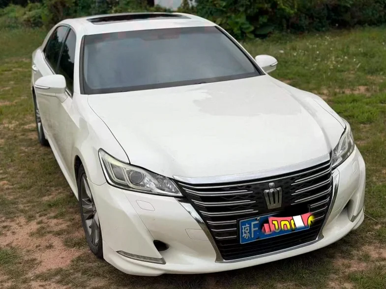 丰田皇冠 正面外观三