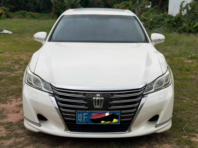 17年丰田皇冠时尚版高配